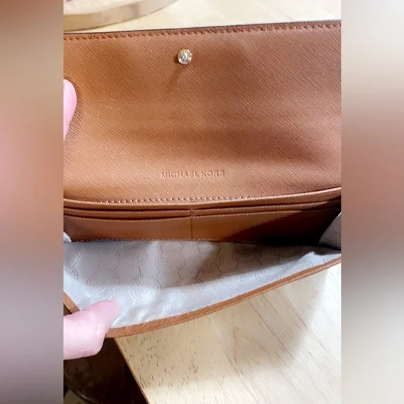 Brown Michael Kors purse and wallet Great Condition - Picture 2 of 2